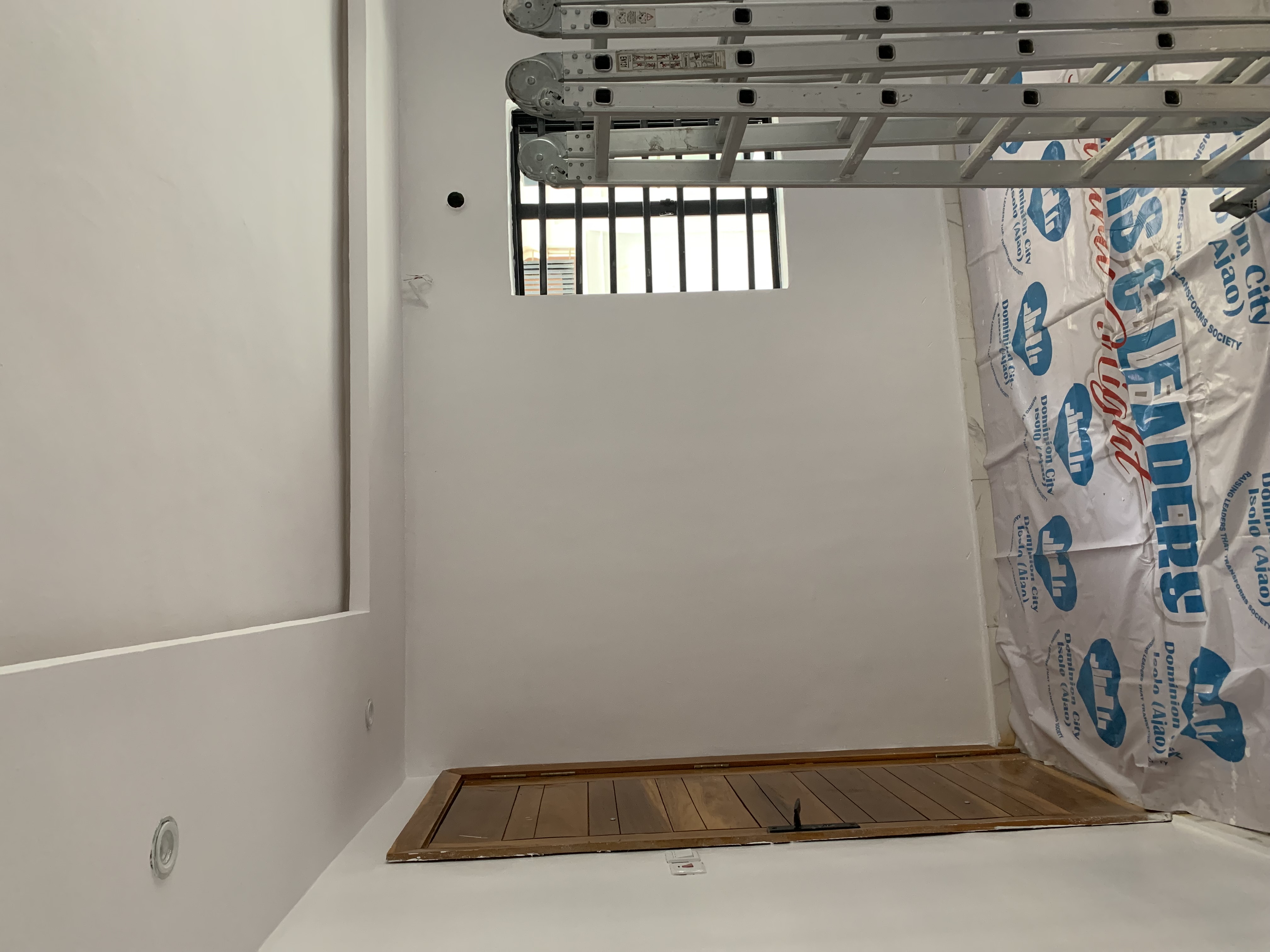 Interior & Exterior Screeding and Painting Services